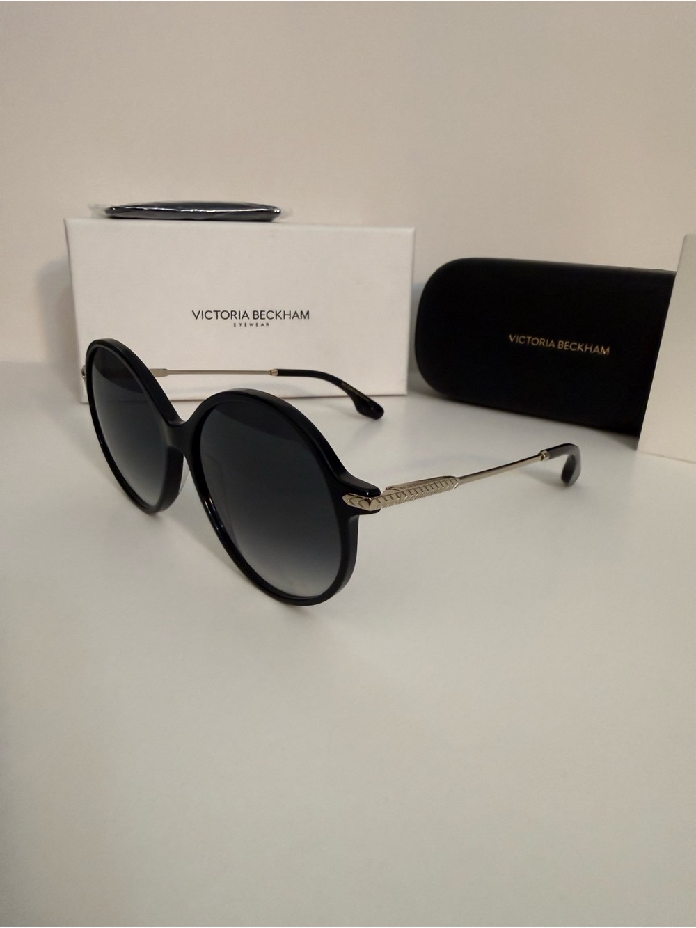 Victoria Beckham VB632S Oversized Round Women Sunglasses - Picture 3 of 15